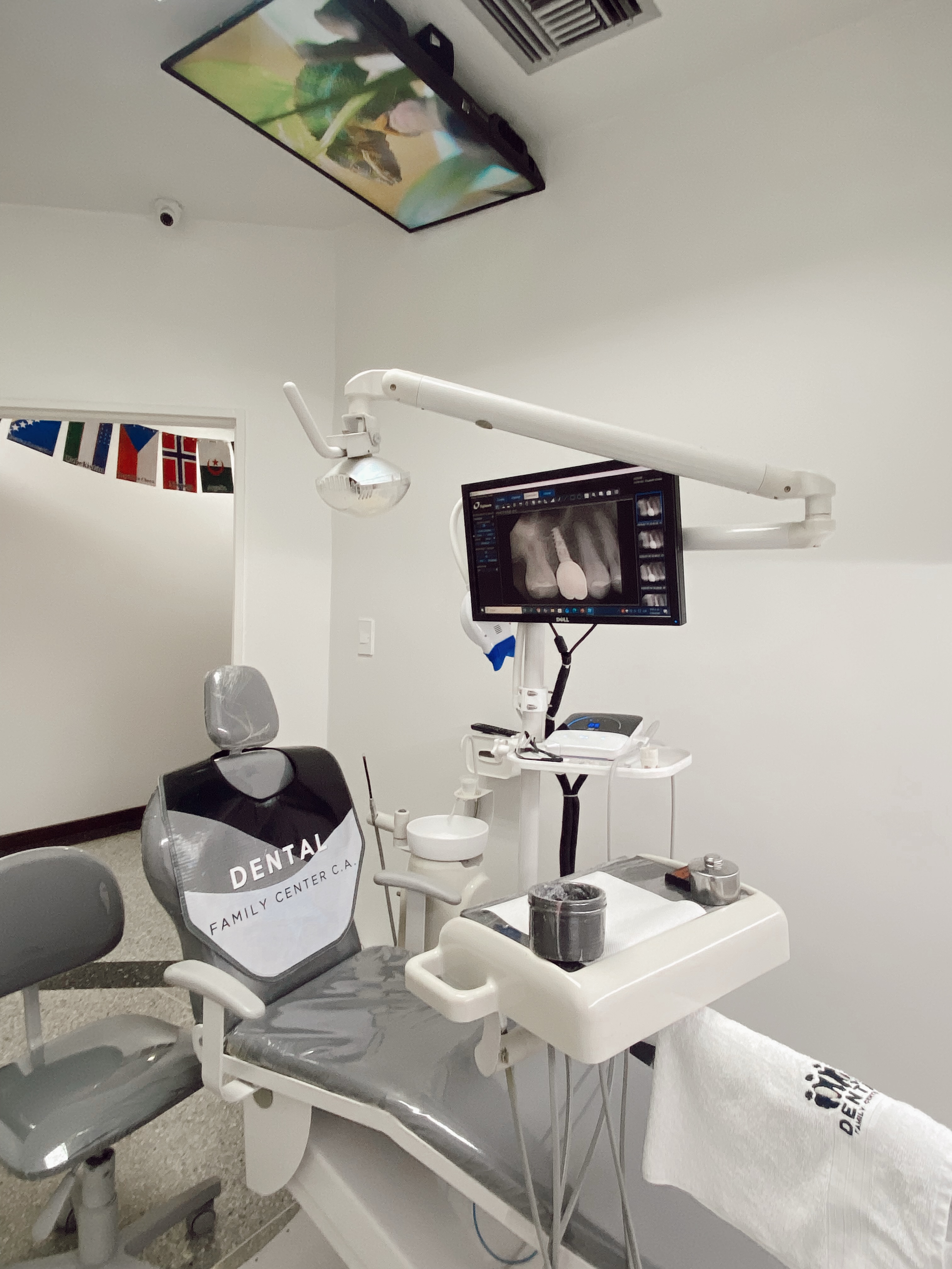 Sala de tratamiento del consultorio Dental Family Center en Cagua